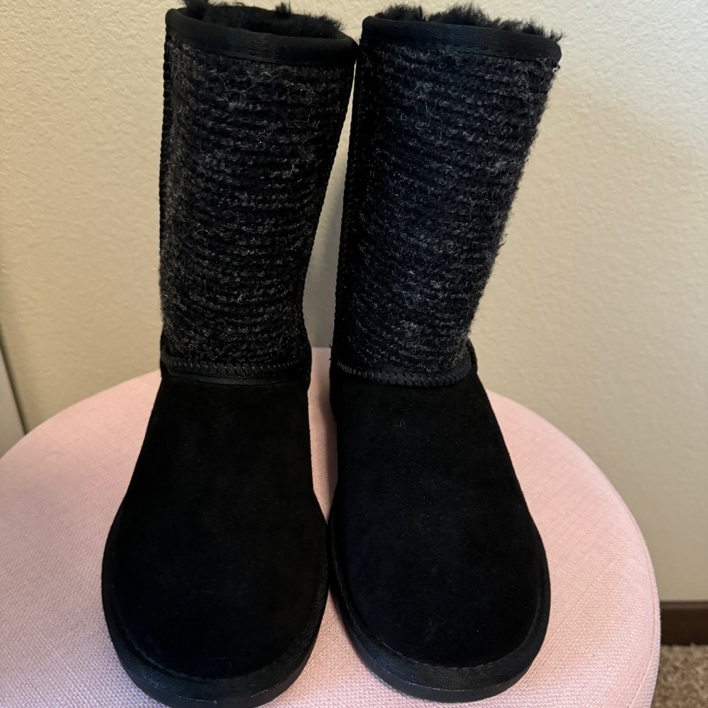 Minnetonka Boots size 8